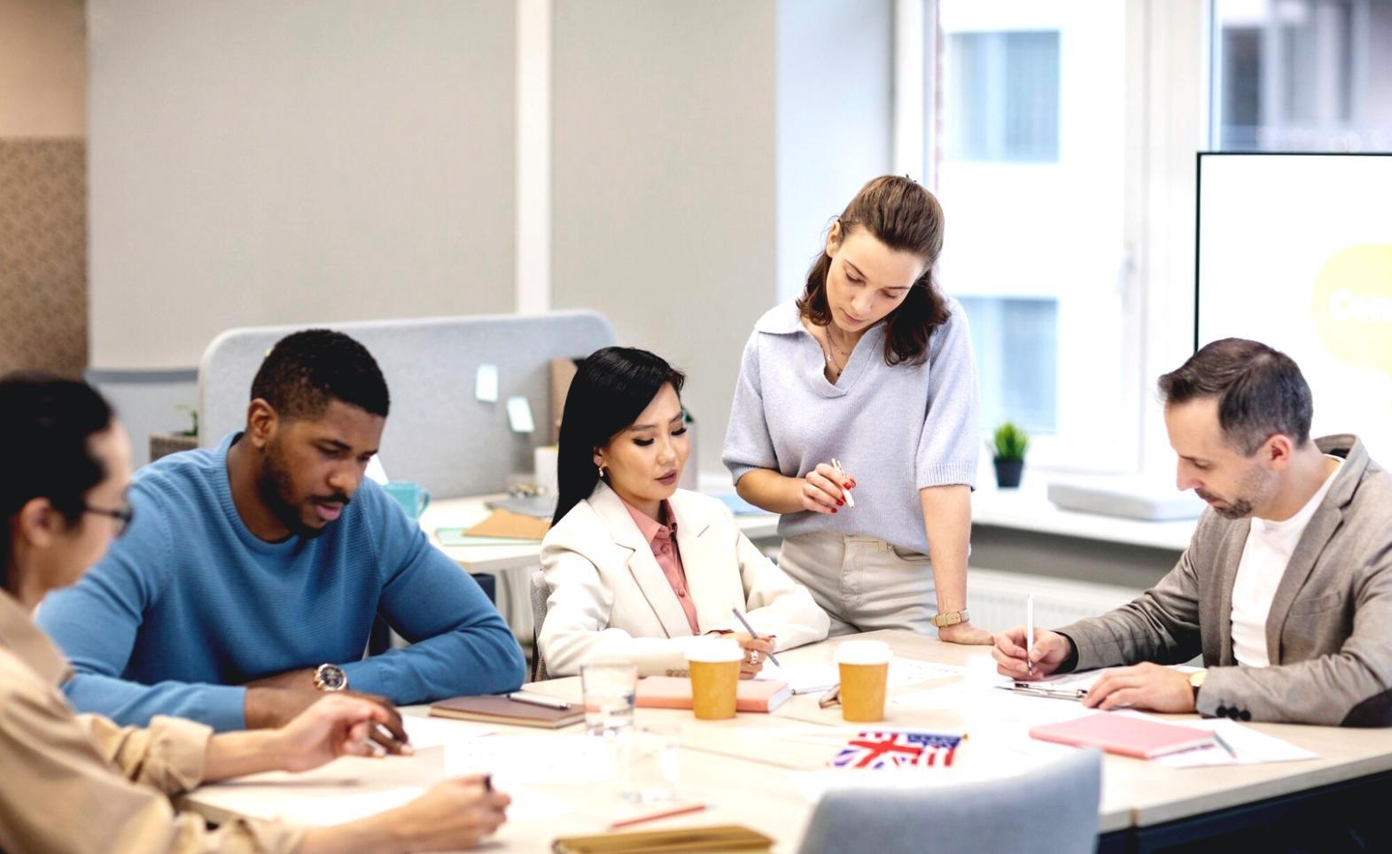 Kreative Bildkomposition am Arbeitsplatz